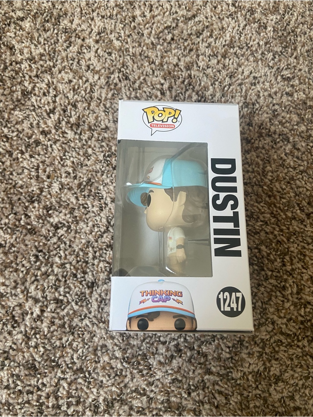 Funko Pop! Dustin in Thinking Cap — Special Edition - Picture 4 of 6